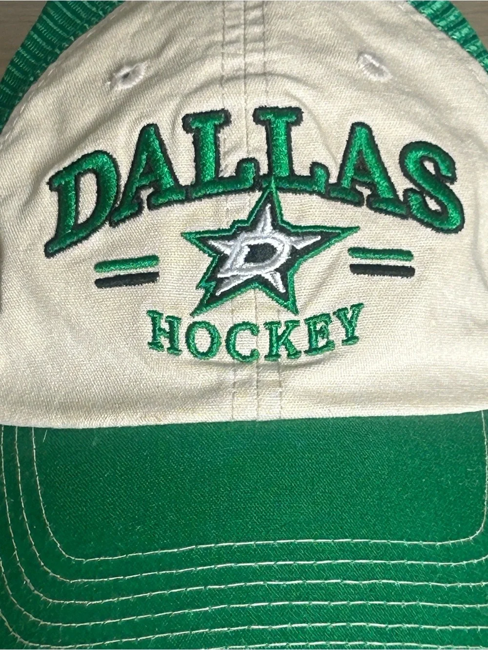 Dallas Stars NHL Hockey Mens Trucker Hat Snapback Green Cream Embroidered Cap